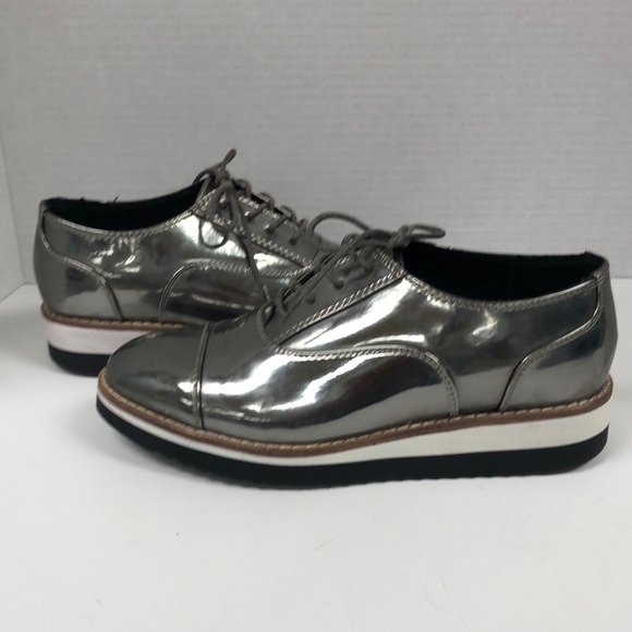 Limelight “Dandee” Silver Platform Shoes - Picture 3 of 9